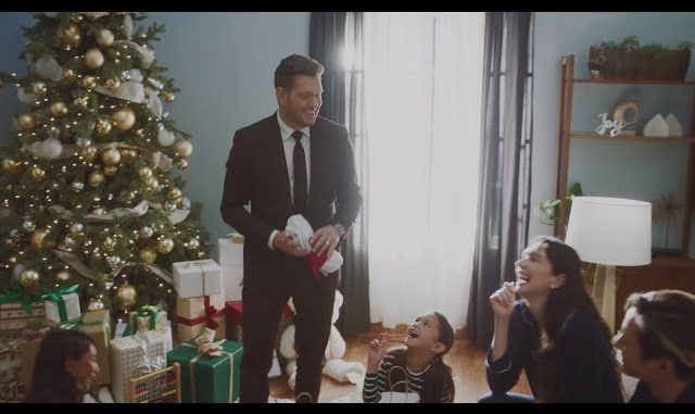 Michael-Bubl-It-s-Beginning-to-Look-a-Lot-Like-Christmas-1.jpg